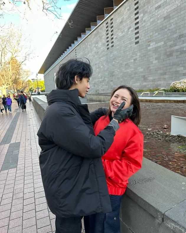 Hotman Paris Beri Uang Sangjit Segepok ke Calon Besan