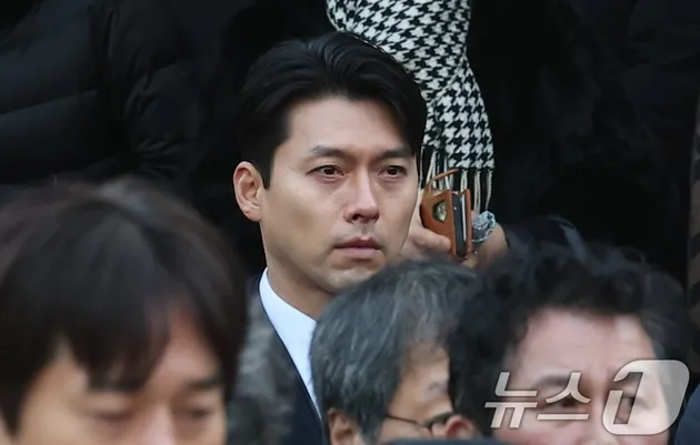 Hyun Bin Berkaca-kaca