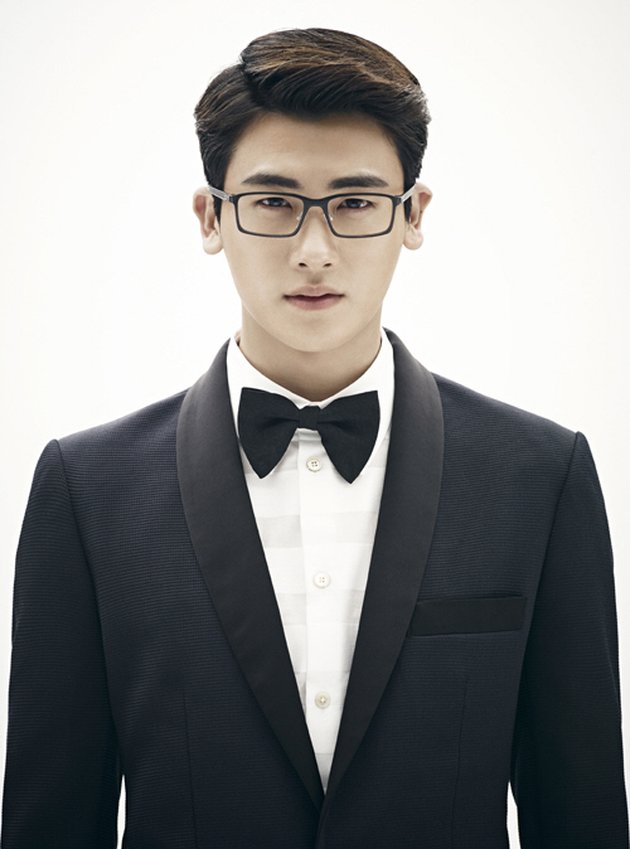 Hyungsik ZE A Makin Ganteng Dengan Kacamata  Keren  