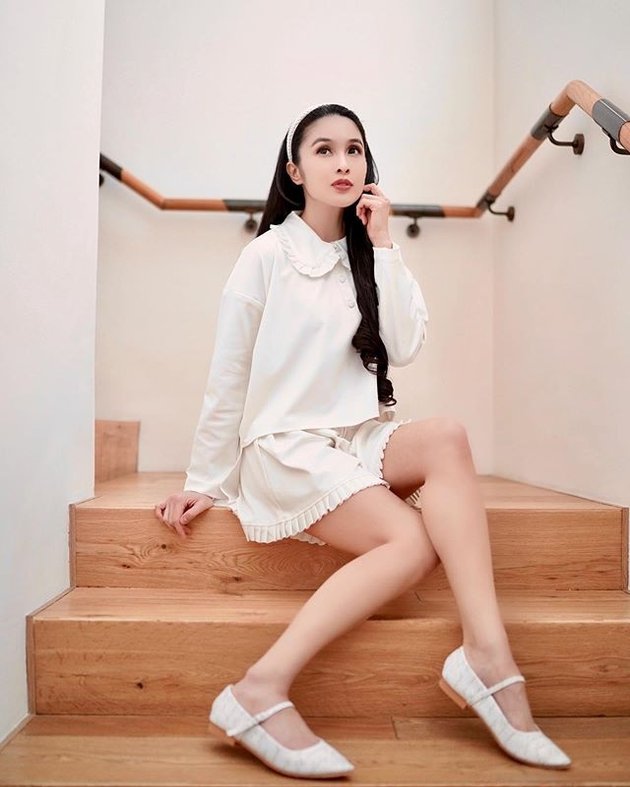 Mother of 2 Children, Here are 12 OOTD Sandra Dewi's Looks Like a Teenager Showing Off Eternal Youth and Glowing!