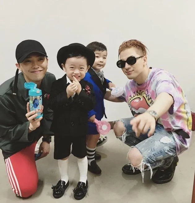 idola k-pop who loves kids