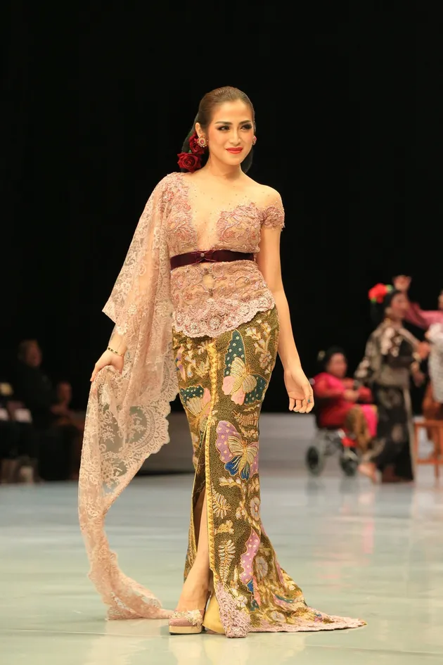 Anne Avantie - Indonesia Fashion Week 2018