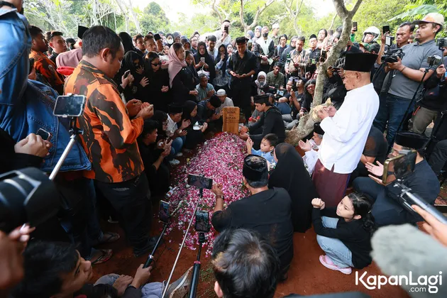 Iis Dahlia Dampingi Mpok Alpa
