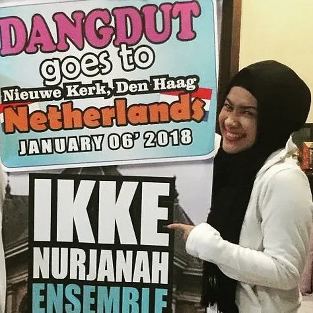 Belum lama ini, Ikke membagikan sebuah foto yang bikin banyak orang penasaran. Ya, Ikke berencana untuk membawa dangdut ke Belanda di awal tahun 2018.