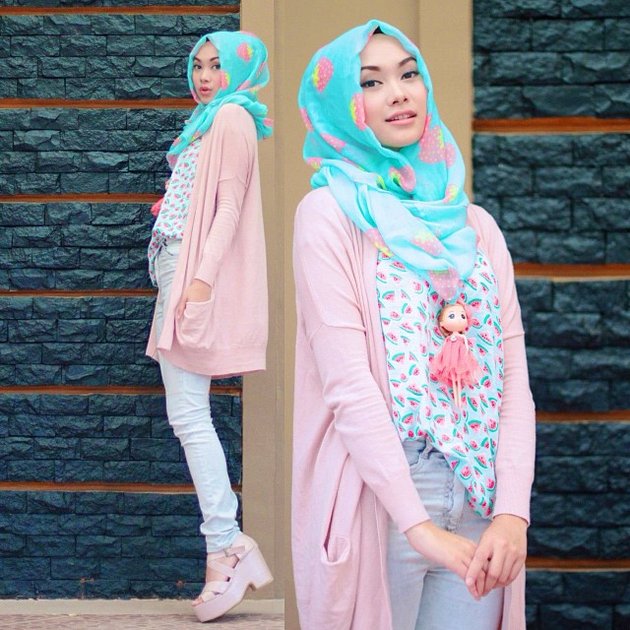 INDAH NADA PUSPITA HIJABER BERGAYA UNIK PENUH WARNA 