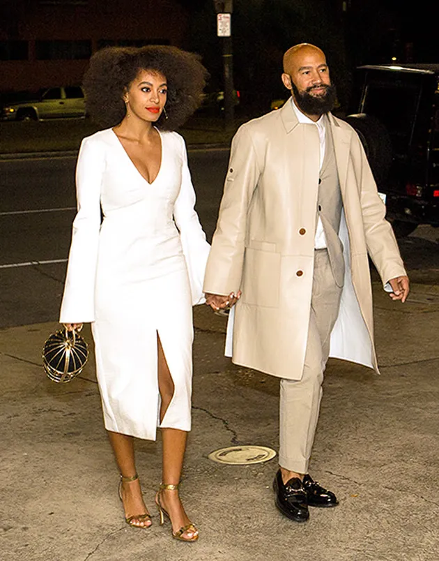 INDAHNYA PERNIKAHAN SERBA PUTIH ALA SOLANGE KNOWLES INDAHNYA PERNIKAHAN SERBA PUTIH ALA SOLANGE KNOWLES