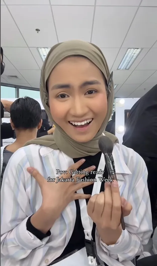 Xaviera Putri Saat Makeup di JFW 2026