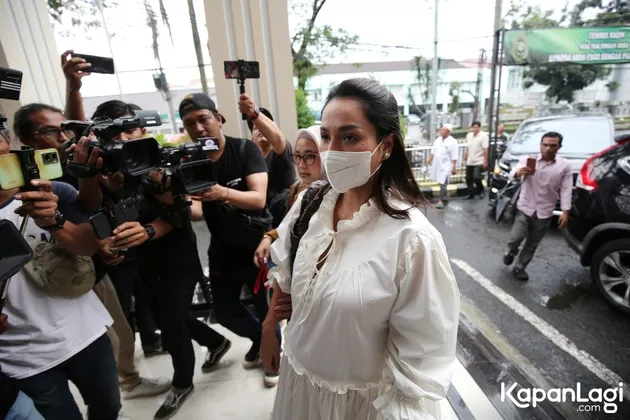 Tengku Dewi Putri dan Andrew Andika Cerai