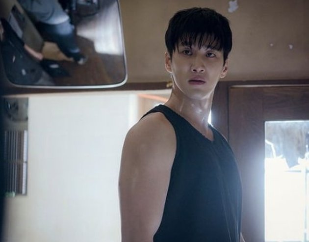 Want to Look Macho? Peek at Actor Ahn Bo Hyun's Styling Inspiration