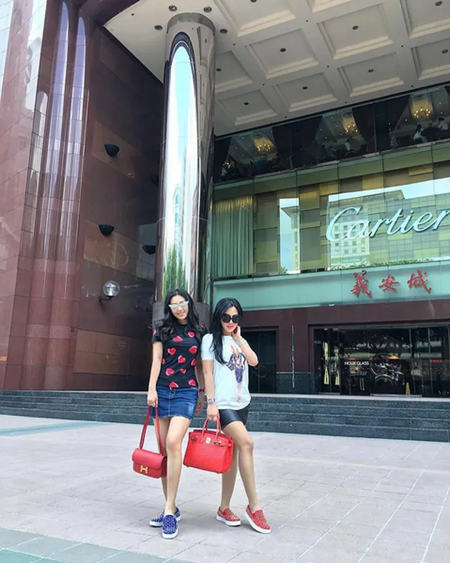 Syahrini &amp; Sosialita Nina Kaginda