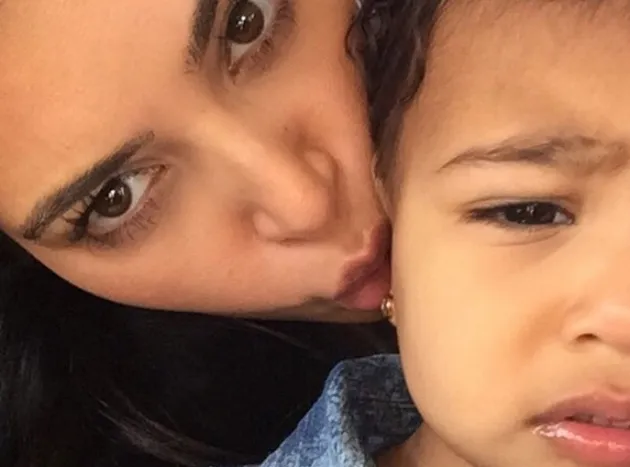 North West Jadi Kakak Yang Baik