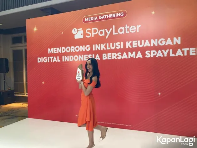 Lyodra Ginting pakai Spaylater