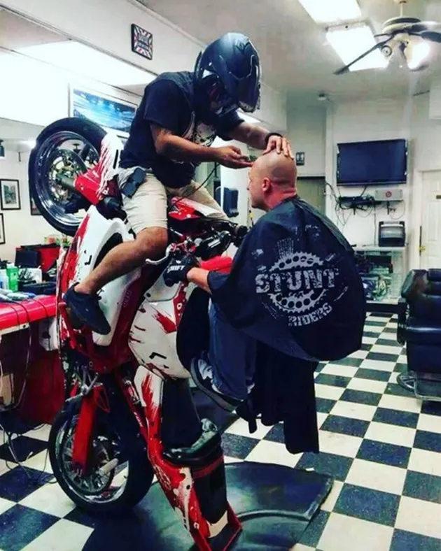 Potong Rambut Ekstrem