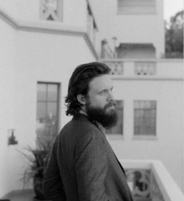 Father John Misty juga akan membawakan vinyl eksklusif untuk para pengunjung yang hadir. Vinyl ini berisi 2 lagu andalannya yang terdapat dalam album lama, namun dengan sedikit perbedaan aransemen serta judul.