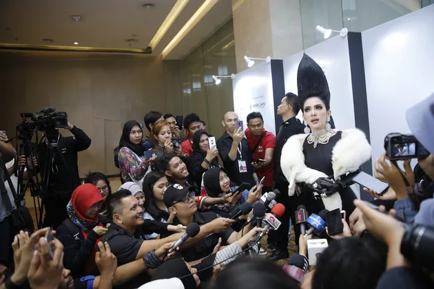 Jambul Khatulistiwa Syahrini di konser Journey of Syahrini