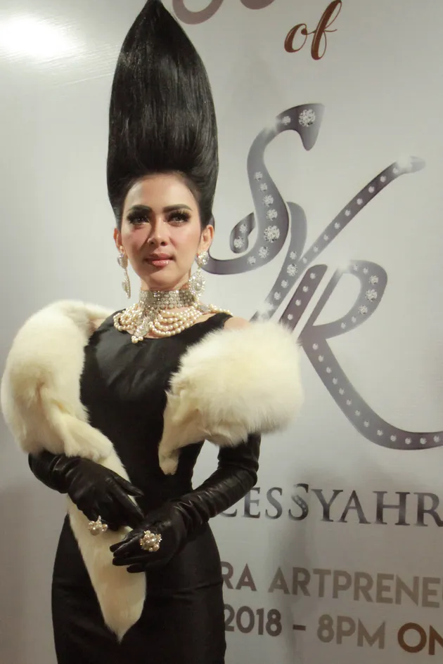Jambul Khatulistiwa Syahrini di konser Journey of Syahrini