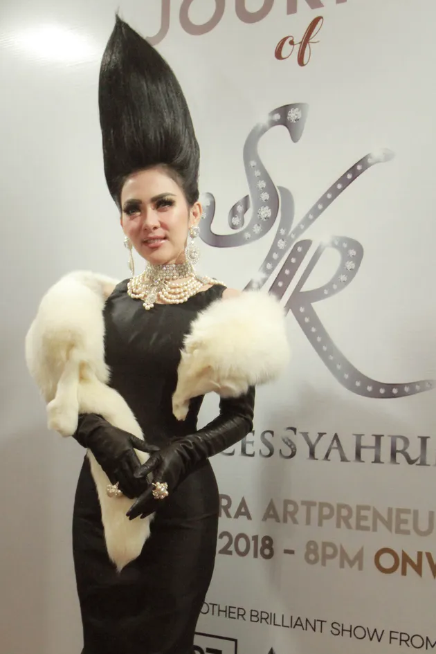 Jambul Khatulistiwa Syahrini di konser Journey of Syahrini