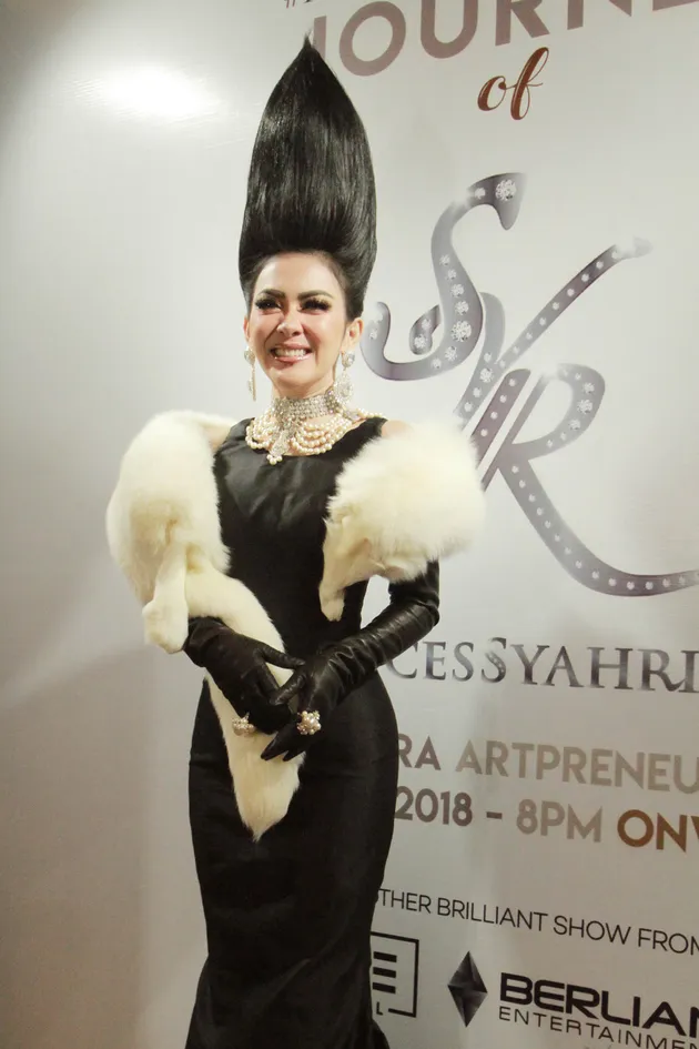 Jambul Khatulistiwa Syahrini di konser Journey of Syahrini