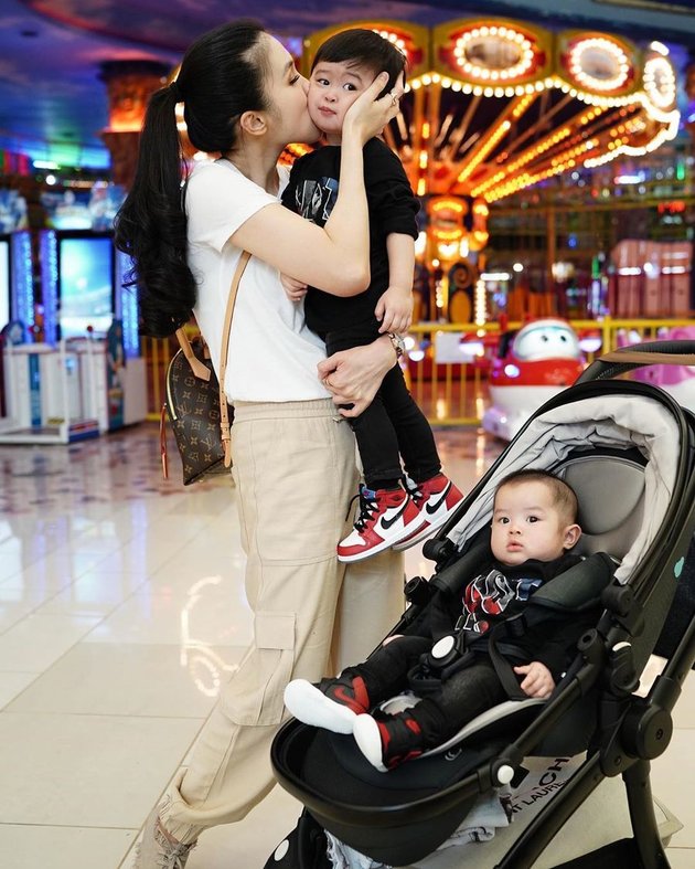 How Much Money Should Be Spent on Endorsing Sandra Dewi's Children?