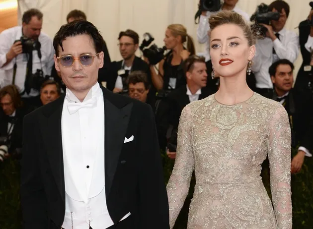 amber heard-johnny depp, johnny depp pukul amber heard, johnny depp cerai dari amber heard