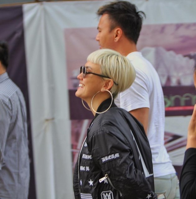 INIKAH BUKTI WIJIN MENERIMA RAMBUT AGNEZ MO APAPUN 