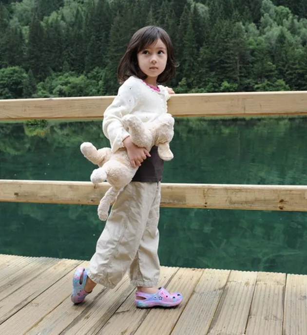 10 anak perempuan tercantik di dunia