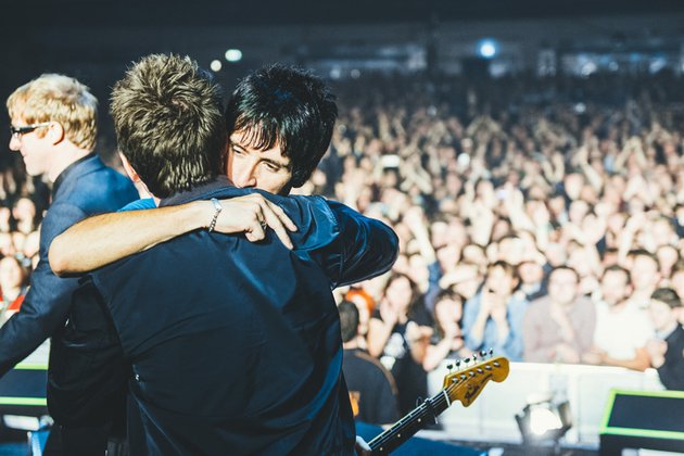 Pentolan High Flying Birds, Noel Gallagher sangat ngefans dengan Johnny Marr. dalam sebuah konser di Brixton Academy, Johnny naik ke panggung dan menyanyikan Ballads Of The Mighty I bersama Noel.