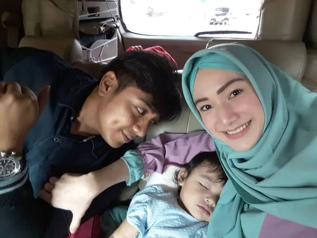 Foto istri ustad Riza
