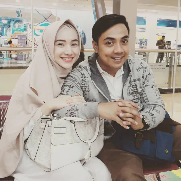 Foto istri ustad Riza