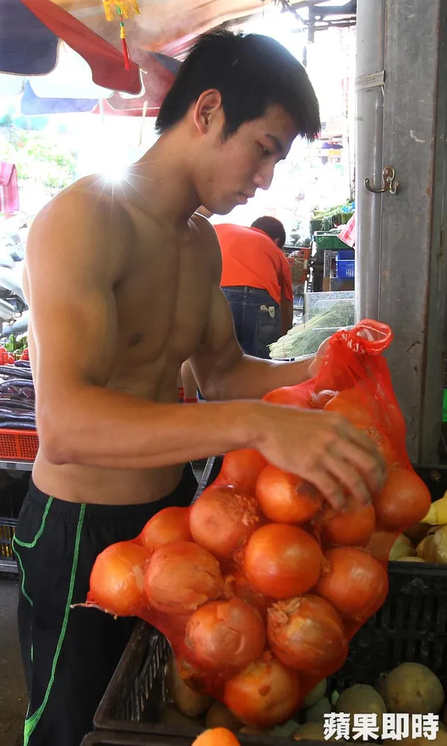 Penjual Buah Ganteng Taiwan