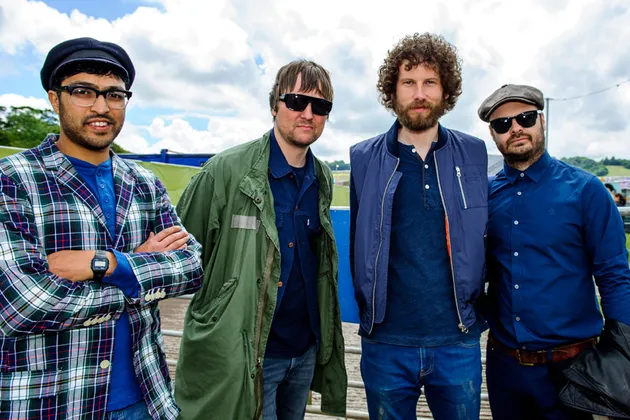 persiapan musisi di Glastonbury