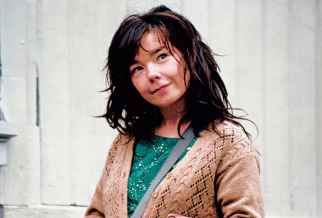 Bjork pernah bermain dalam sebuah film yang berjudul DANCER IN THE DARK. Film ini rilis tahun 2000 lalu.