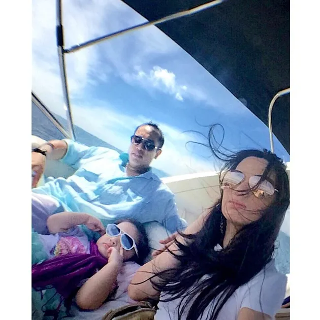 INILAH POTRET LIBURAN MEWAH KELUARGA NIA RAMADHANI, CANTIK 