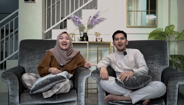 9 Photos of Nabila LIDA and Ilyas Bachtiar Answering Netizens' Questions, Ever Sulking Because Anniversary Wasn't Mentioned on Social Media