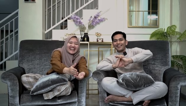 9 Photos of Nabila LIDA and Ilyas Bachtiar Answering Netizens' Questions, Ever Sulking Because Anniversary Wasn't Mentioned on Social Media