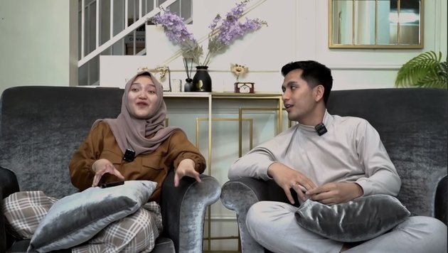 9 Photos of Nabila LIDA and Ilyas Bachtiar Answering Netizens' Questions, Ever Sulking Because Anniversary Wasn't Mentioned on Social Media