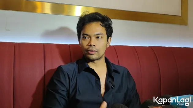 Insanul Fahmi ngobrol dengan wartawan