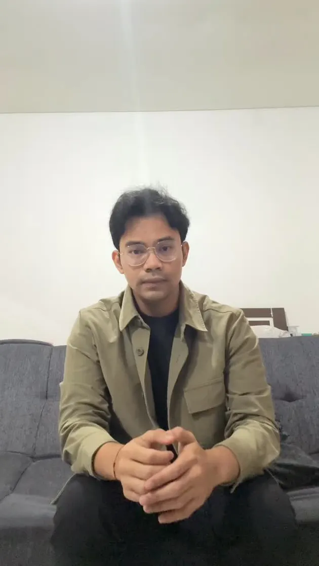 Insanul Fahmi genggema tangan