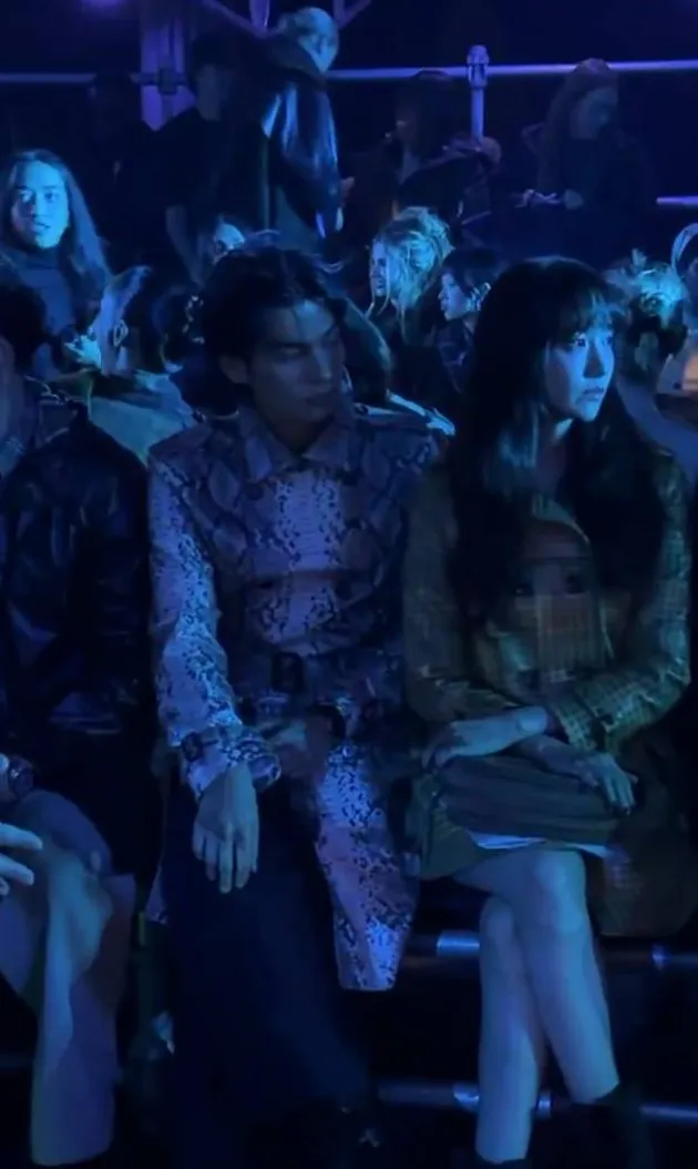 Bright Vachirawit dan Yoona di acara Burberry Winter Show 2026