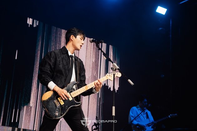 Sneak Peek at 11 Moments of Fun with Young K DAY6 Singing with MYDAY and Covering Sheila On 7 During the Concert in Jakarta!