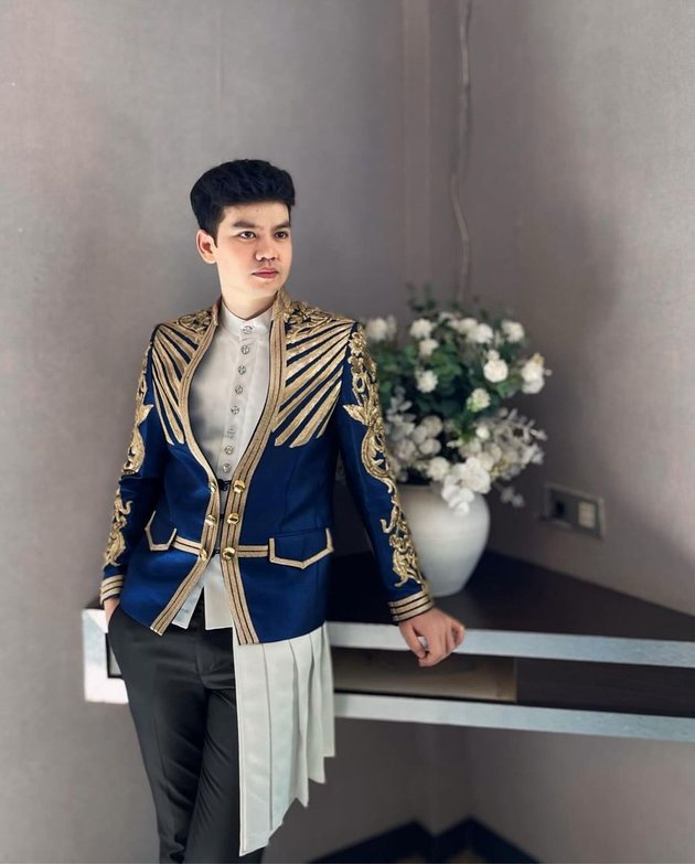 Peek into 7 Captivating Photos of Faul Gayo with Prince-like Outfits