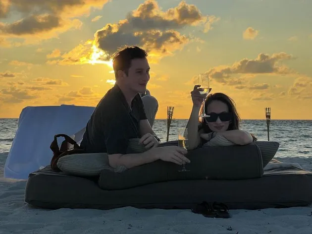 Mike Lewis dan Janisaa Pradja