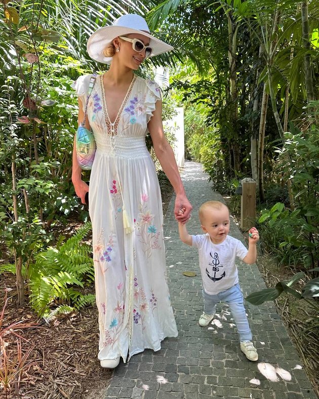 Sneak Peek of Paris Hilton Celebrating Easter with Her Family - Still Looking Fashionable