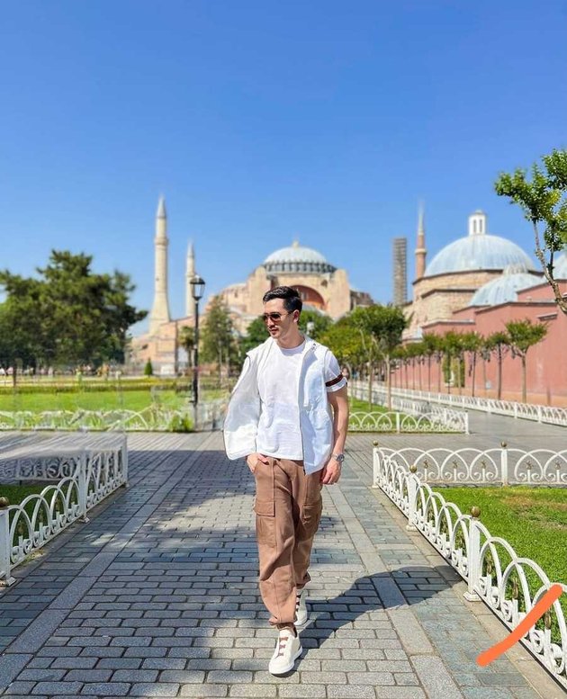Verrell Bramasta's Vacation in Macau and Istanbul, Vacation Trip with Family