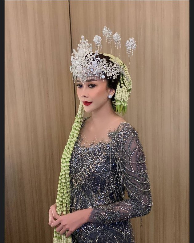 Glimpse of Aura Kasih Wearing Sundanese Bridal Attire, Flooded with Praises: So Beautiful!