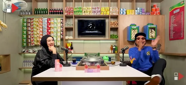 Irish Bella Tertawa Lepas di PWK