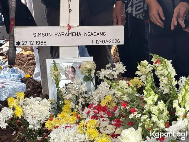 Makam Temon dipenuhi bunga