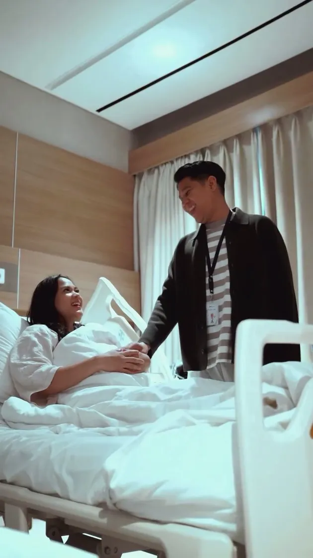 Istri Nino RAN melahirkan