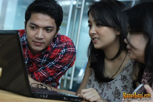 IHSAN TARORE BICARA SOAL FILM TERBARUNYA 9 SUMMERS 10 