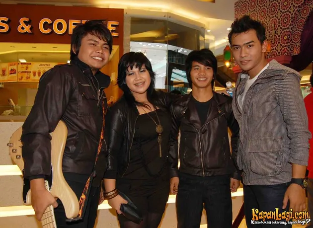 Ikmal Tobing / Bracky Band 